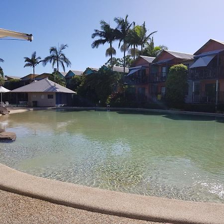 Noosa Holiday Accommodation ヌーサヴィル エクステリア 写真