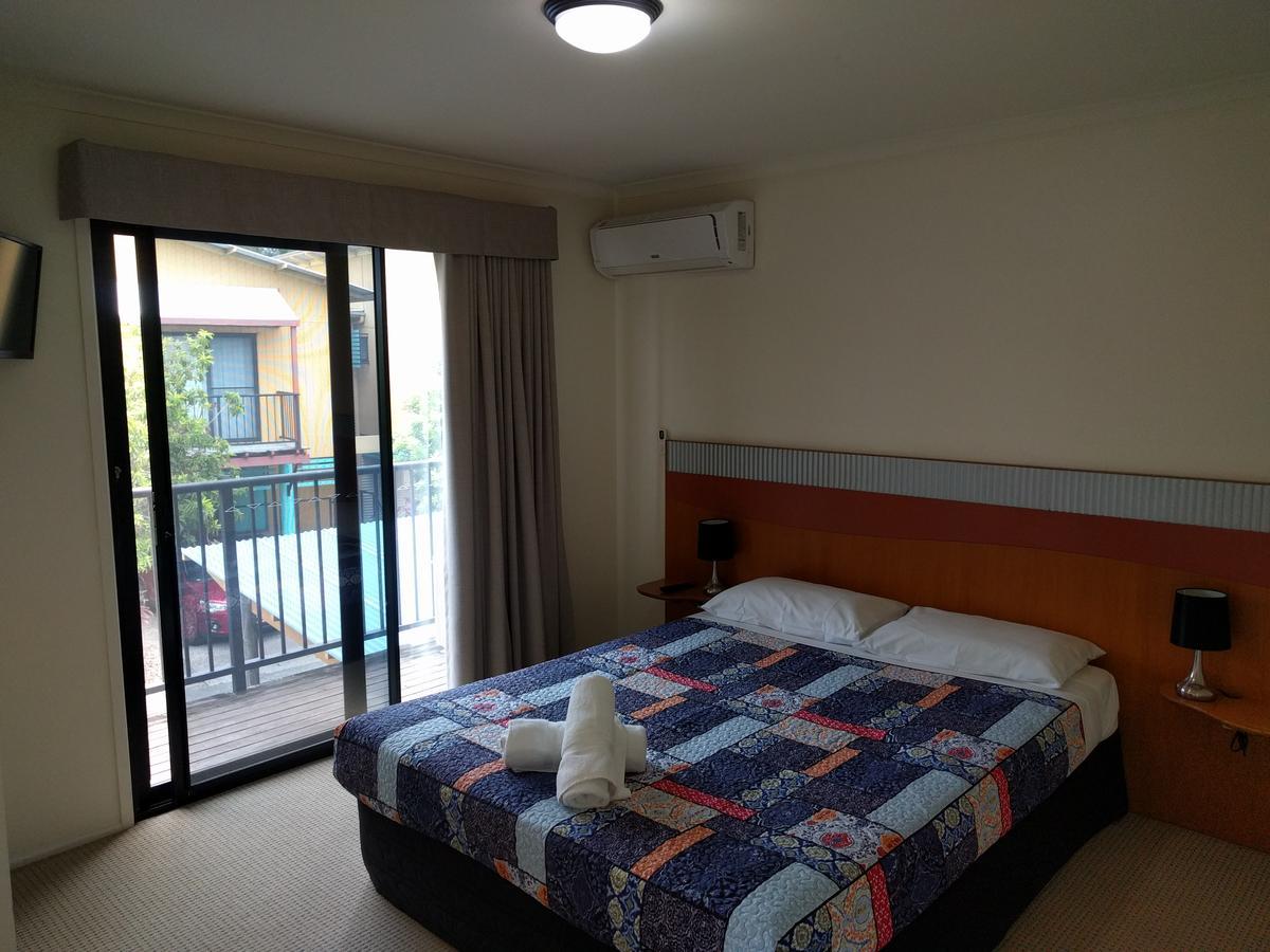Noosa Holiday Accommodation ヌーサヴィル エクステリア 写真