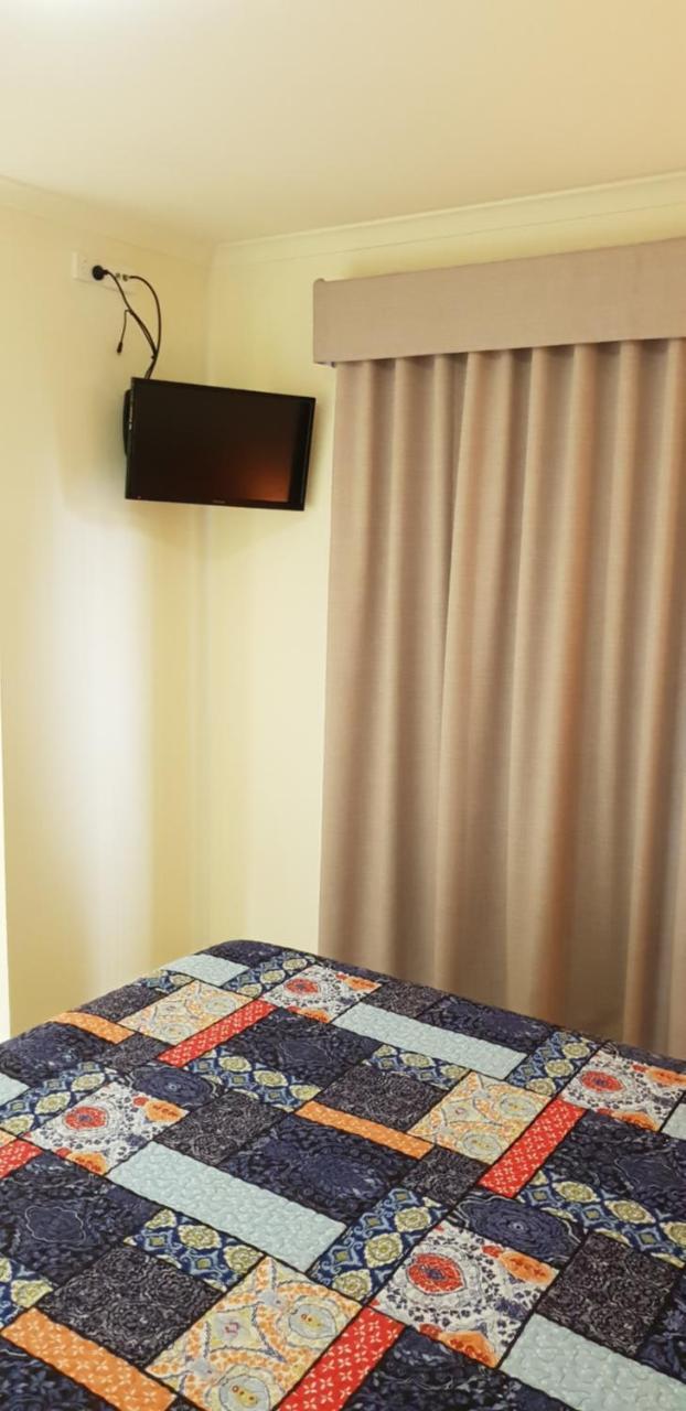 Noosa Holiday Accommodation ヌーサヴィル エクステリア 写真