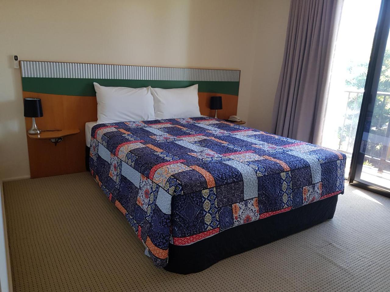 Noosa Holiday Accommodation ヌーサヴィル エクステリア 写真