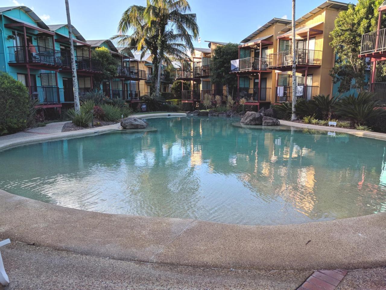 Noosa Holiday Accommodation ヌーサヴィル エクステリア 写真